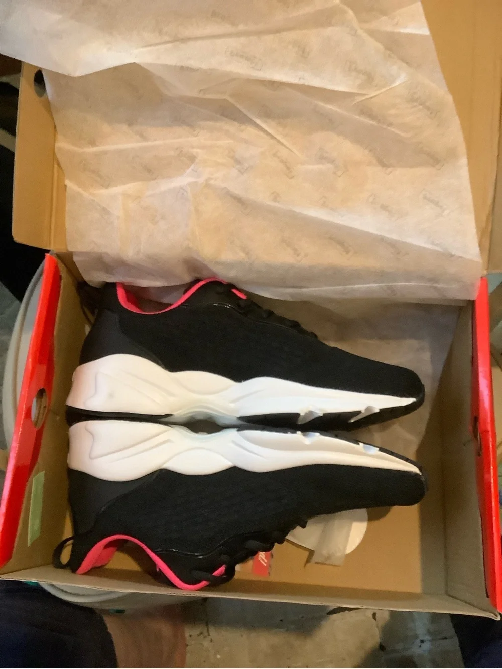 New in the box PROPET 10W Stability Strive Walking Sneakers Black & Hot Pink New